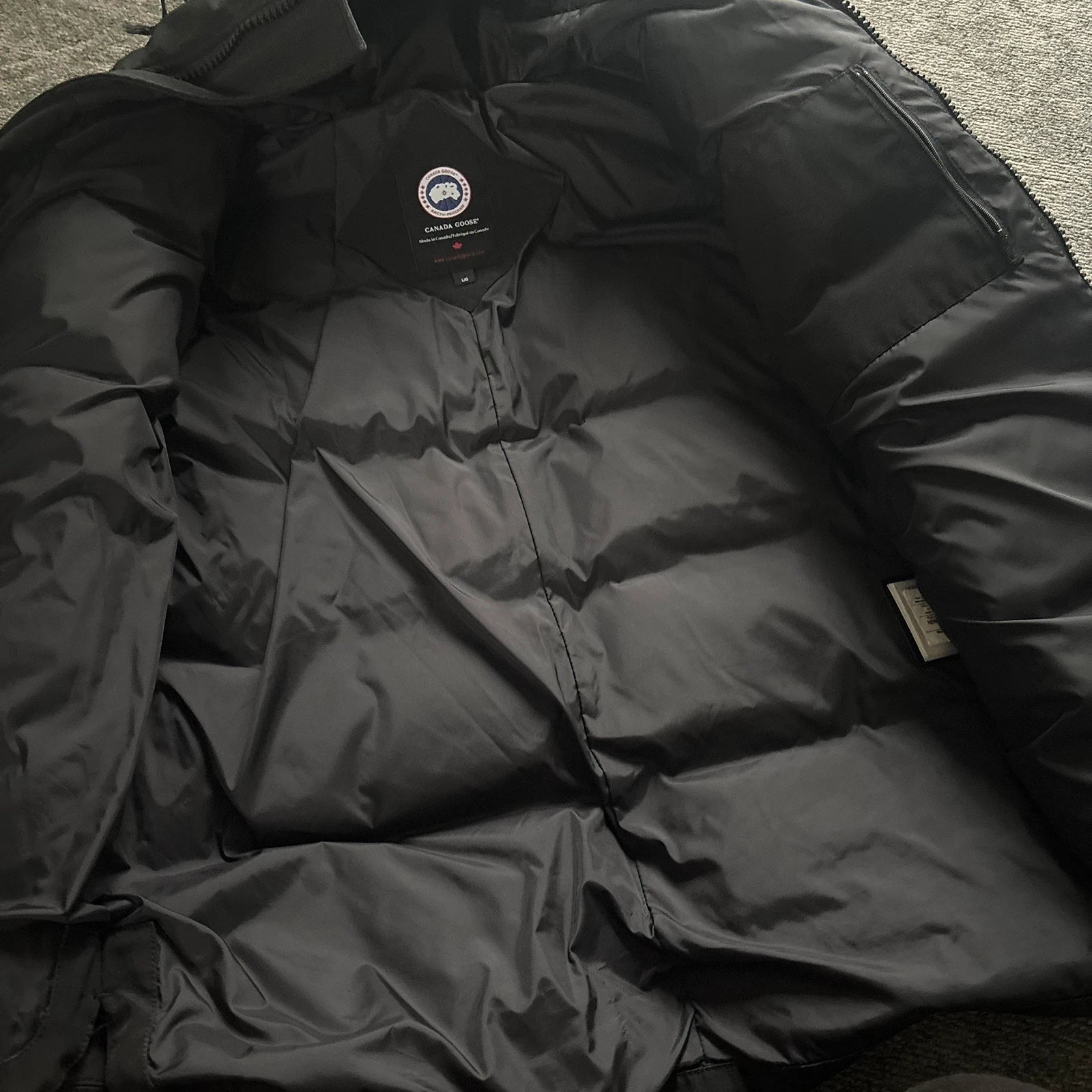 Canada Goose mens macmillan black winter parka down coat in size large