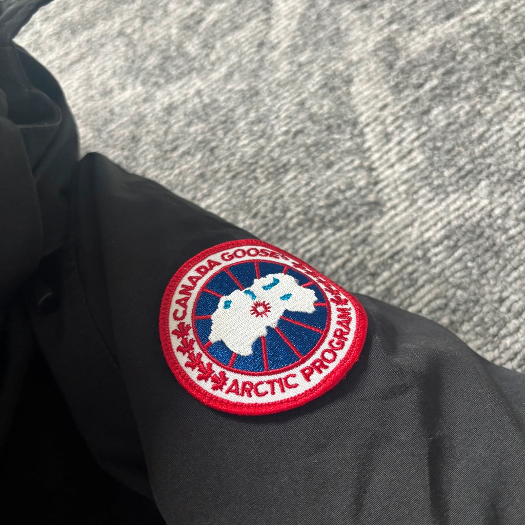 Canada Goose womens black trillium parka down coat in size xs