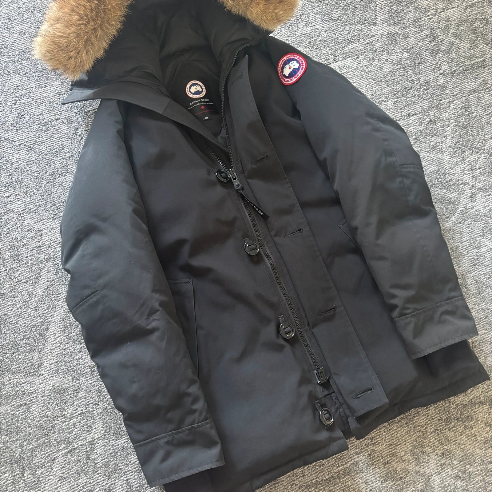 Canada Goose mens black chateau parka down coat size medium