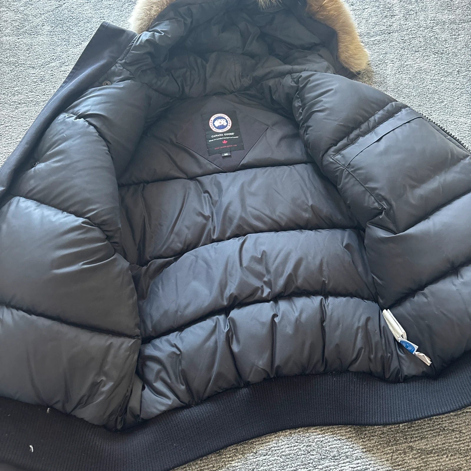 Canada Goose mens navy chilliwack parka down coat in size medium