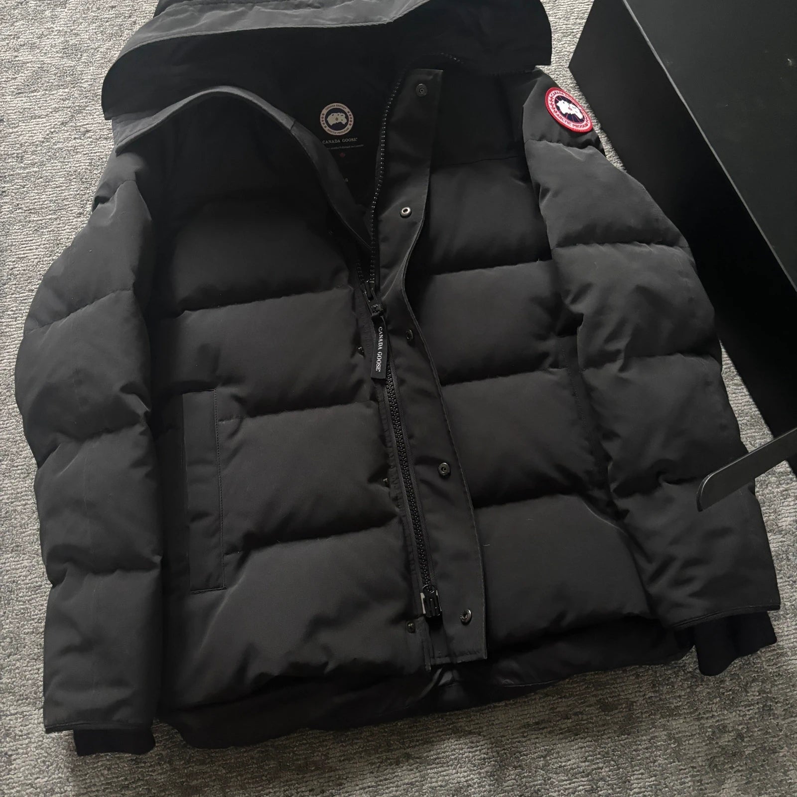 Canada Goose mens macmillan black winter parka down coat in size large