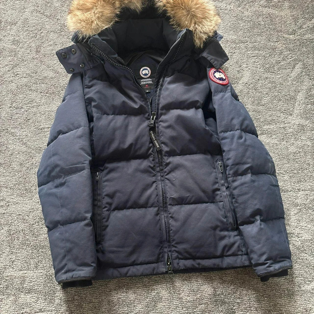Canada Goose womens navy chelsea parka down coat size small