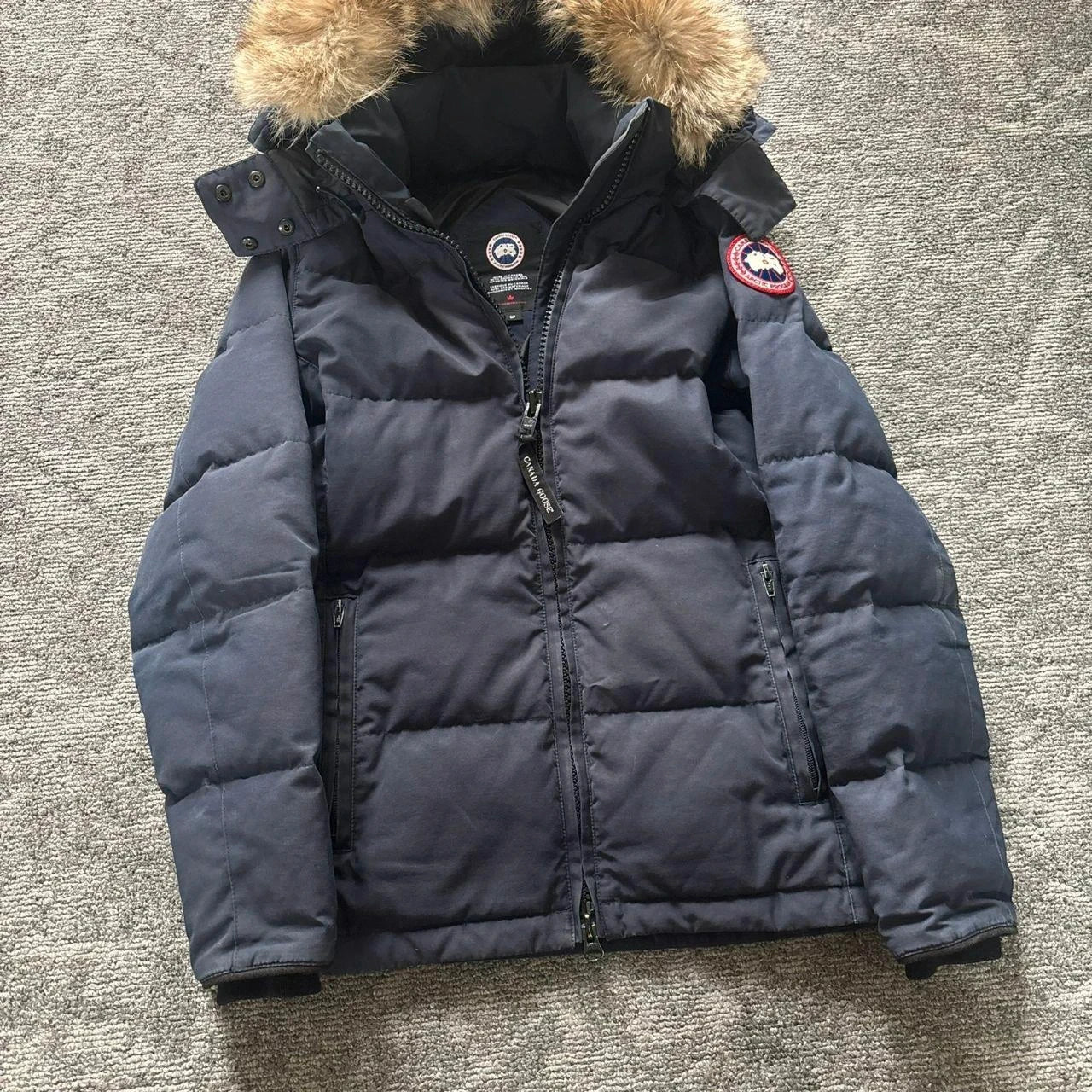 Canada Goose womens navy chelsea parka down coat size small
