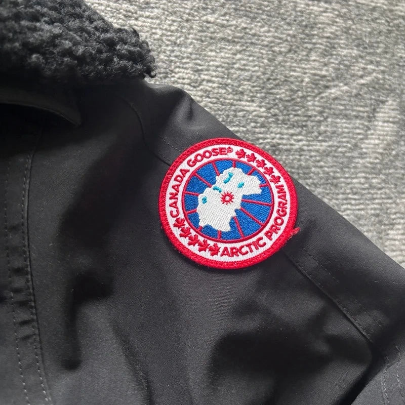 Canada Goose mens black bromley winter parka down coat in size large
