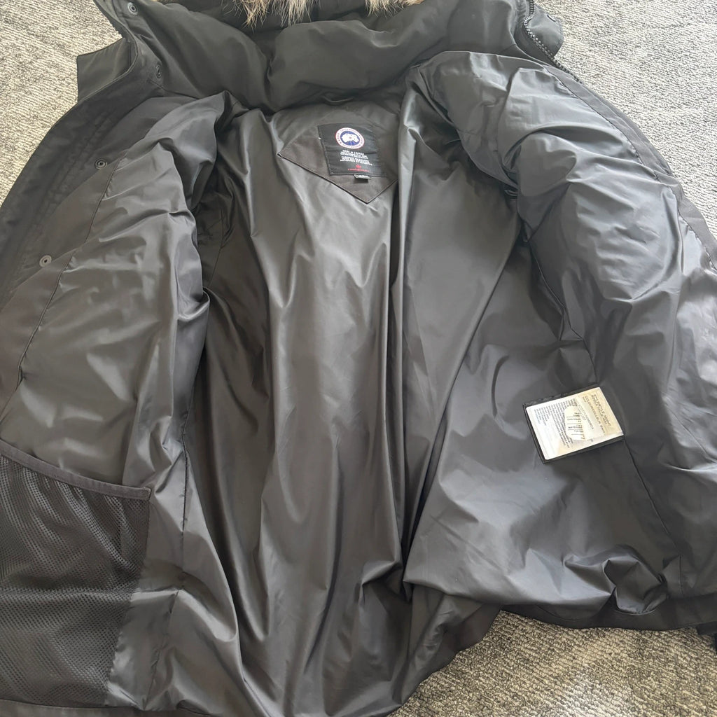 Canada Goose mens black wyndham parka down coat size medium