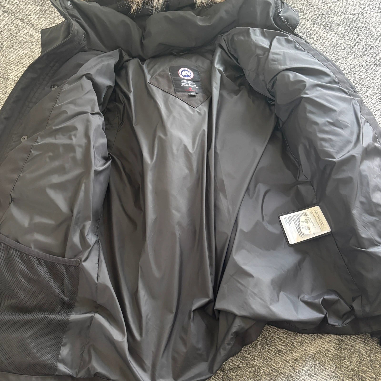 Canada Goose mens black wyndham parka down coat size medium