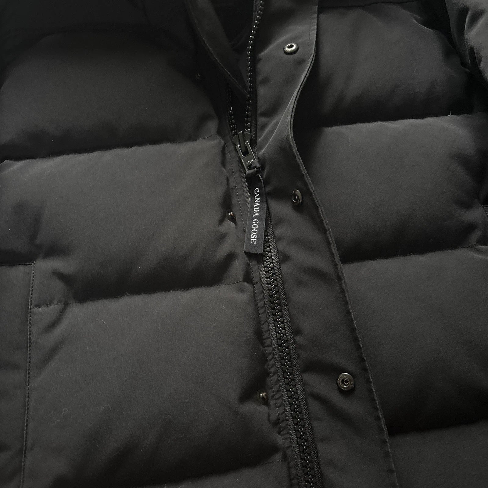 Canada Goose mens macmillan black winter parka down coat in size large