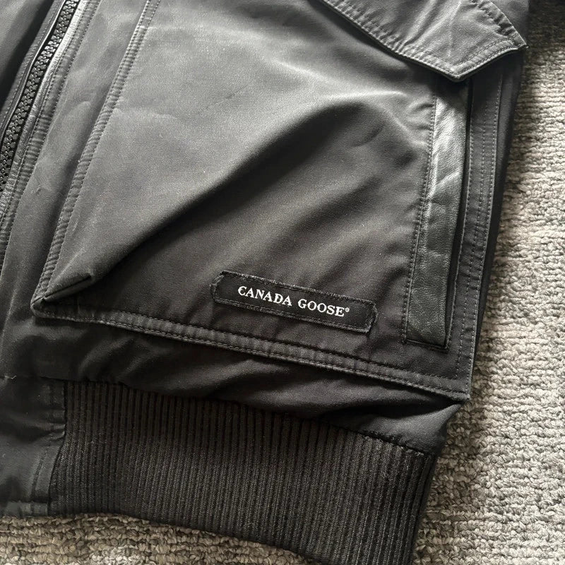 Canada Goose mens black bromley winter parka down coat in size large
