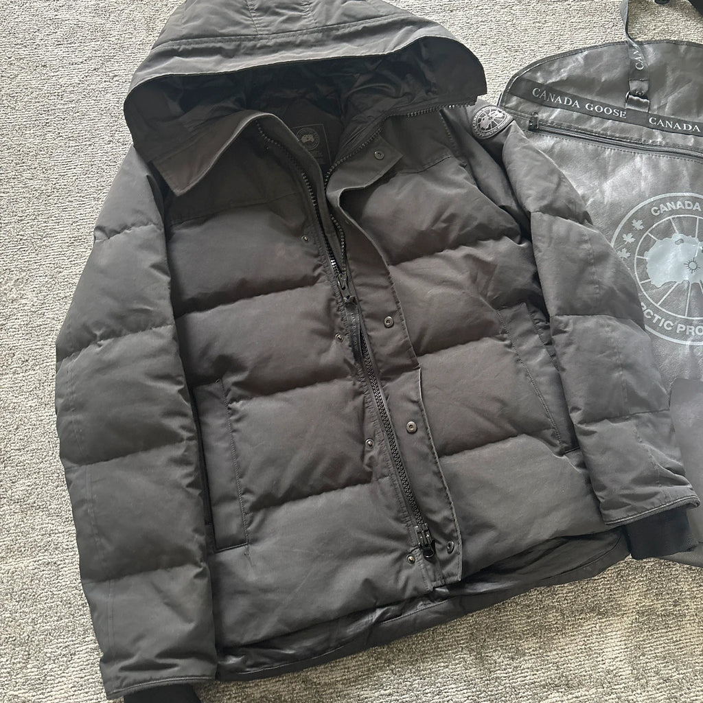 Canada Goose mens macmillan black winter parka down coat, black label, in size large
