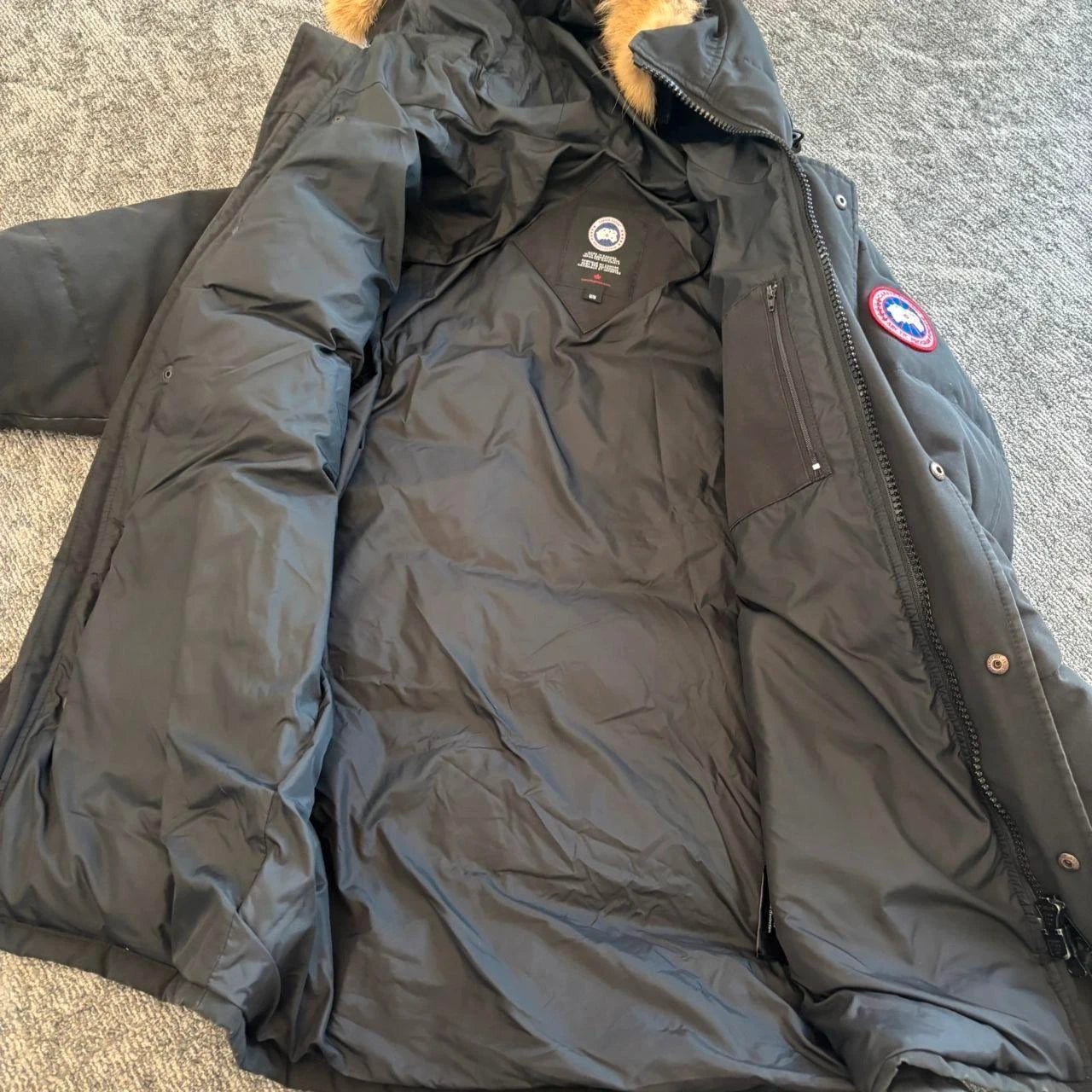 Canada Goose mens black Carson parka down coat size medium