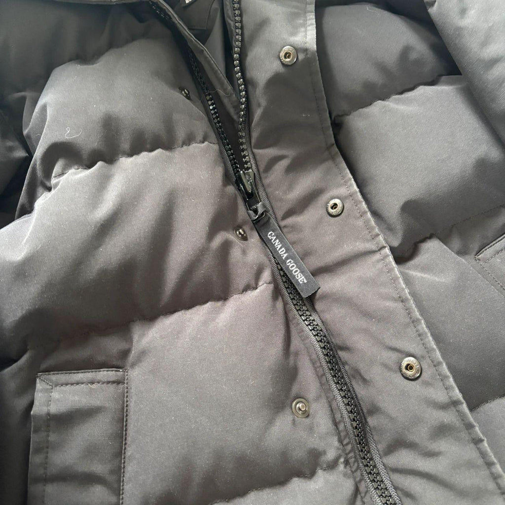 Canada Goose mens black Carson parka down coat size medium