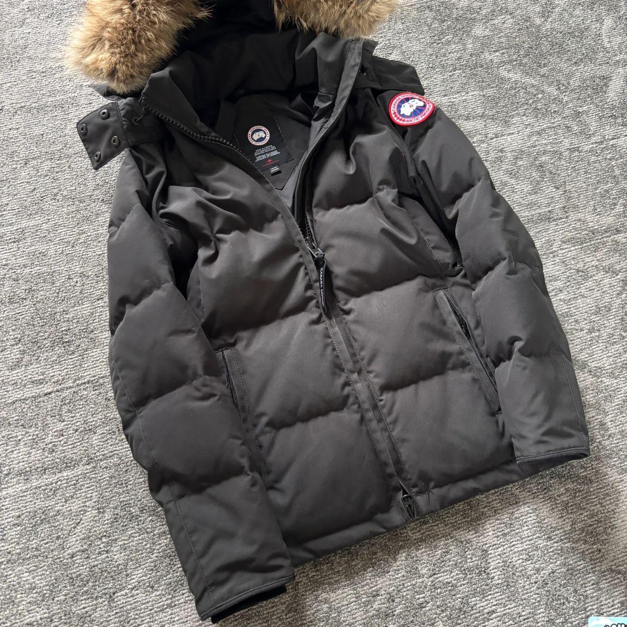 Canada Goose womens black chelsea parka down coat in size xs