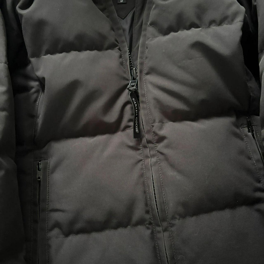Canada Goose womens black chelsea parka down coat size small