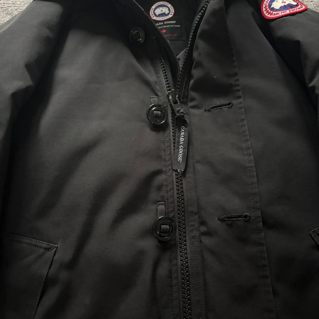 Canada Goose mens black chateau parka down coat size medium