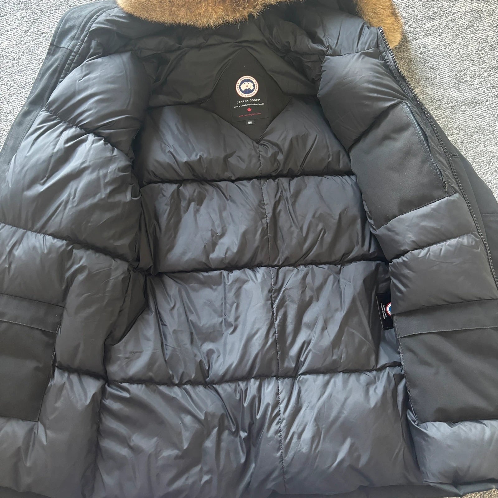 Canada Goose mens black chateau parka down coat size medium