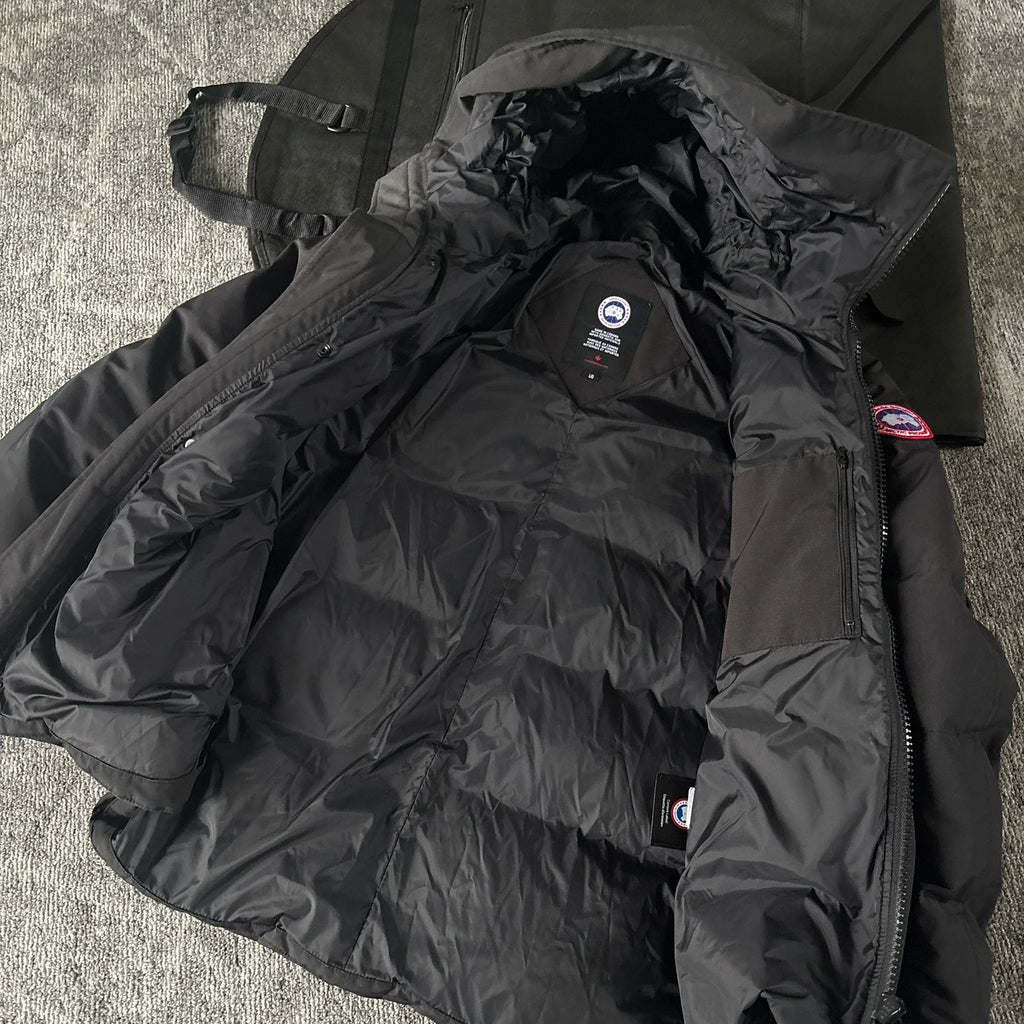 Canada Goose mens macmillan black winter parka down coat in size large