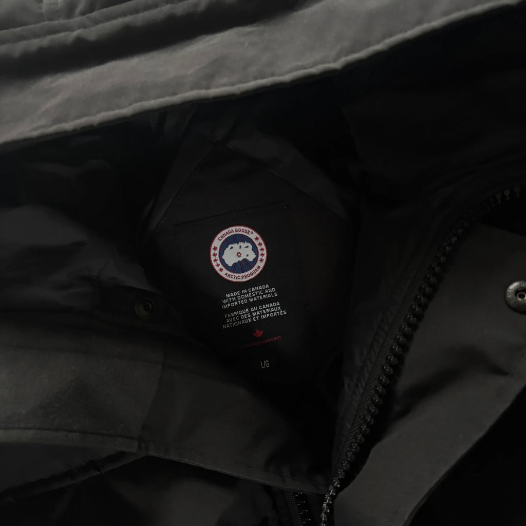 Canada Goose mens macmillan black winter parka down coat in size large