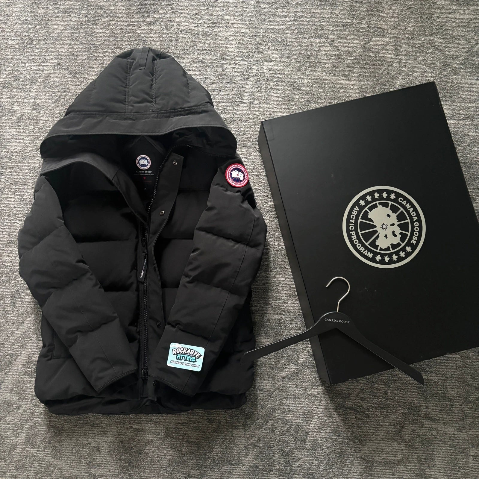 Canada Goose mens macmillan black winter parka down coat in size large