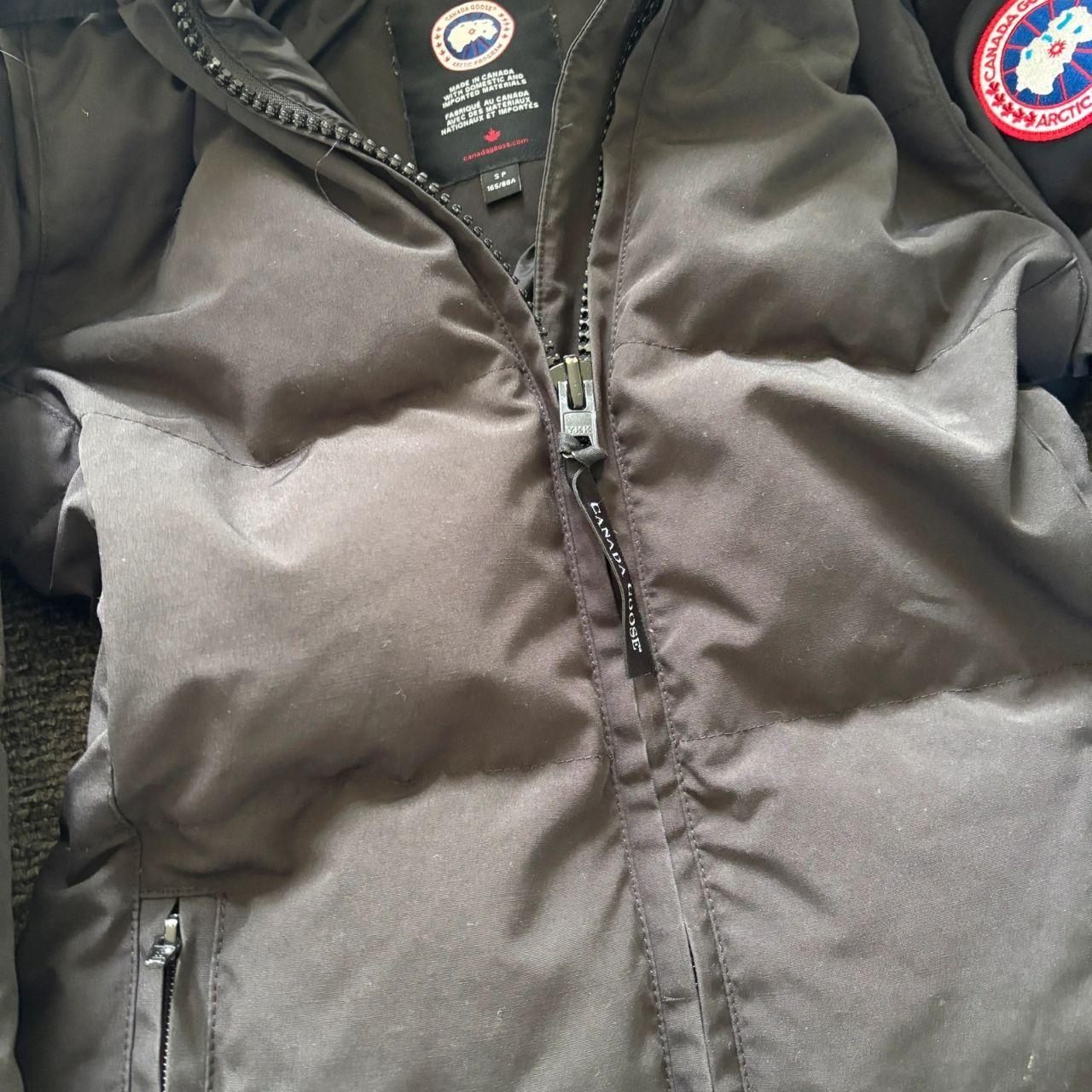 Canada Goose womens black chelsea parka down coat in size small