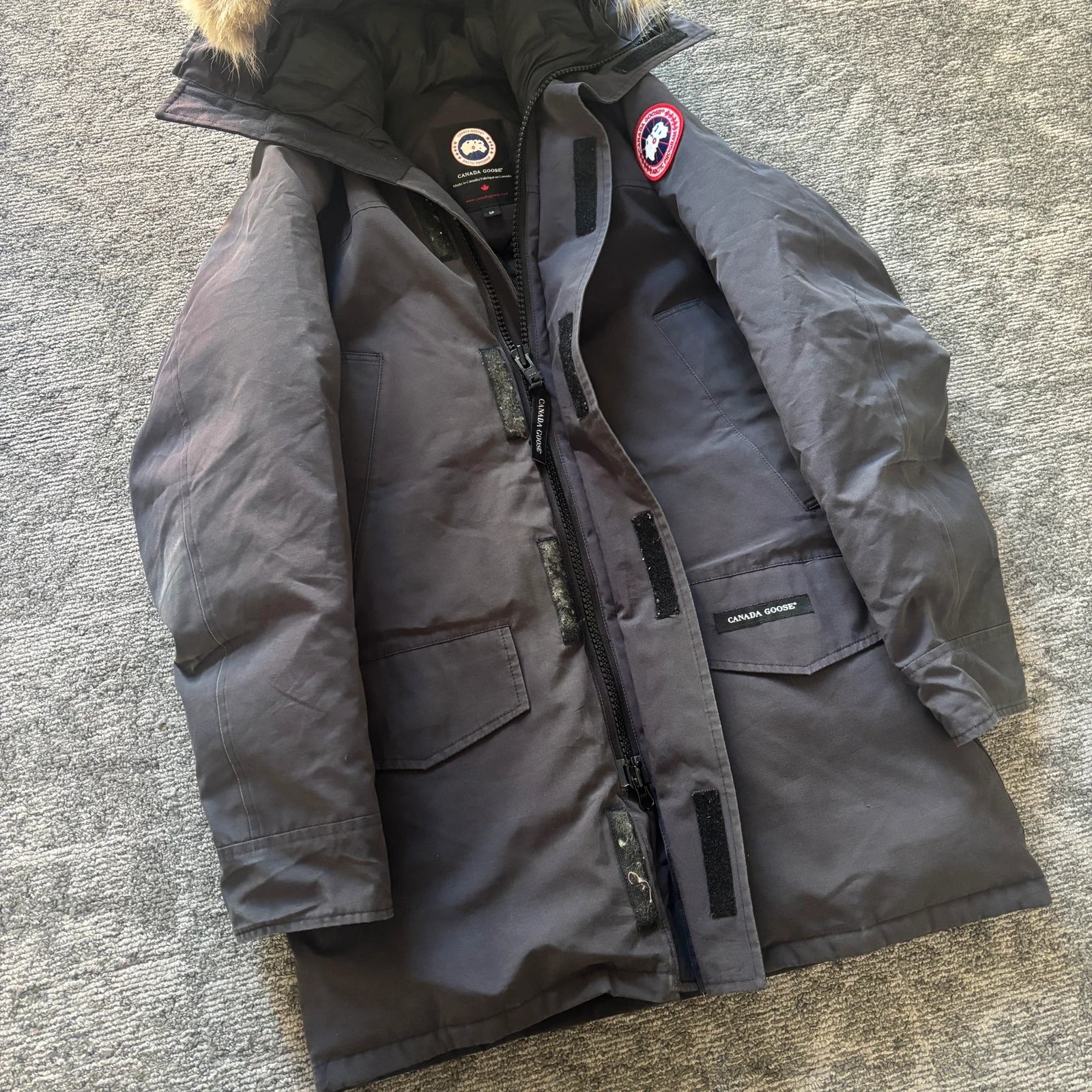 Canada Goose mens navy langford parka down coat in size small