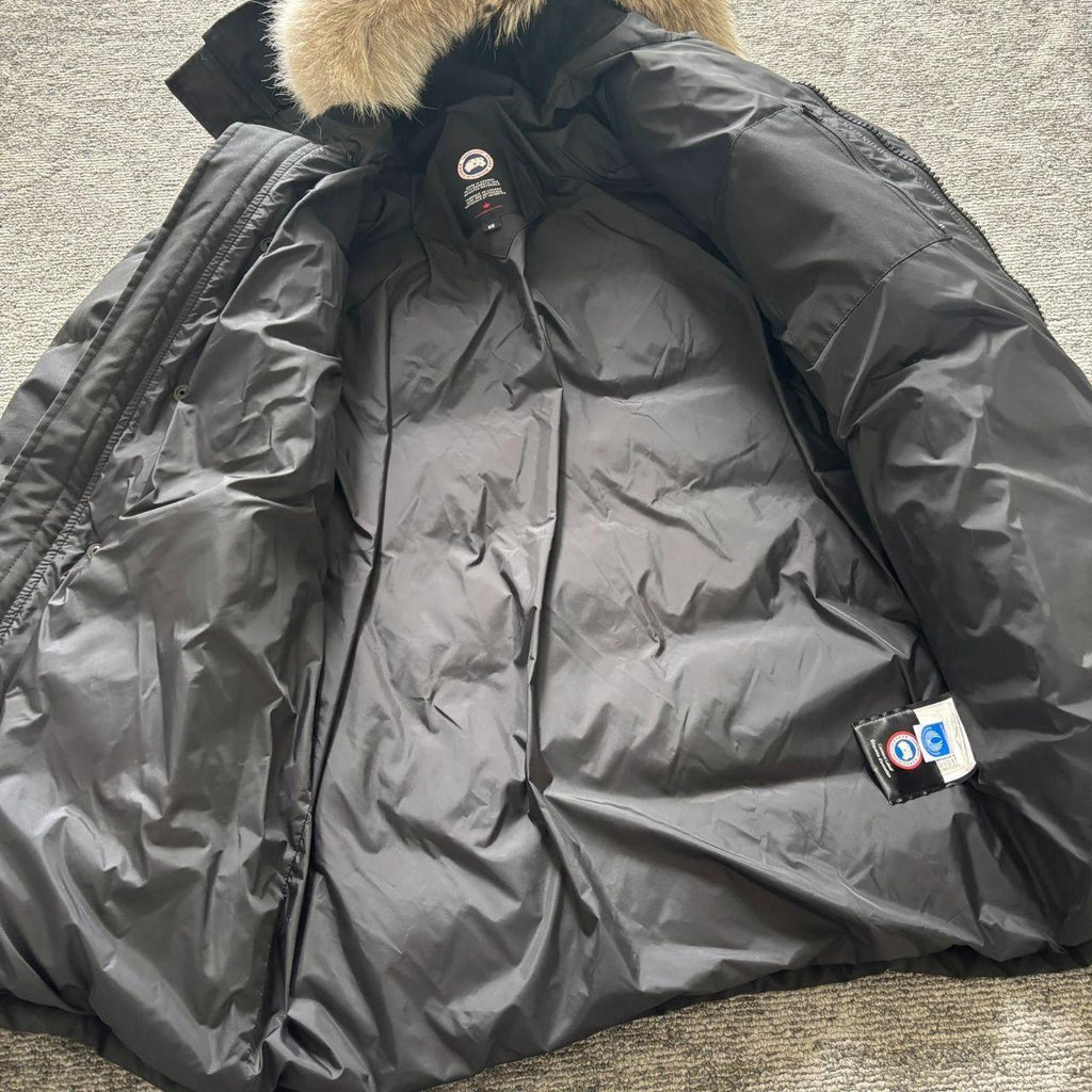 Canada Goose mens black Carson parka down coat size medium