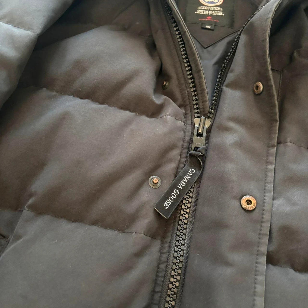 Canada Goose mens black Carson parka down coat size medium