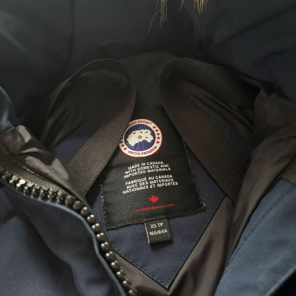 Canada Goose womens navy chelsea parka down coat in size xs