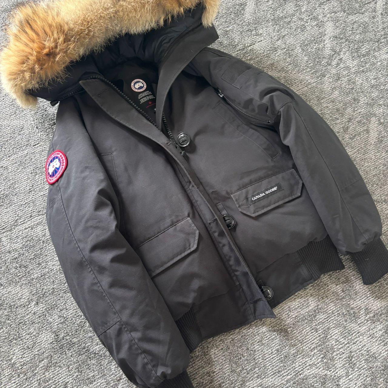 Canada Goose womens black chilliwack parka down coat size small