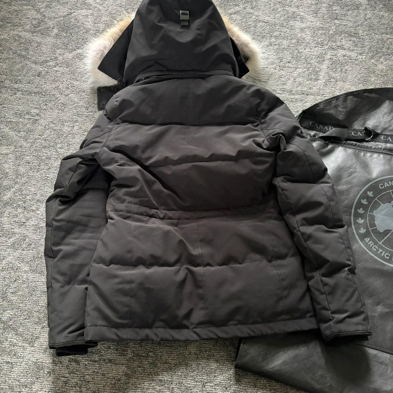 Canada Goose womens black chelsea parka down coat size small