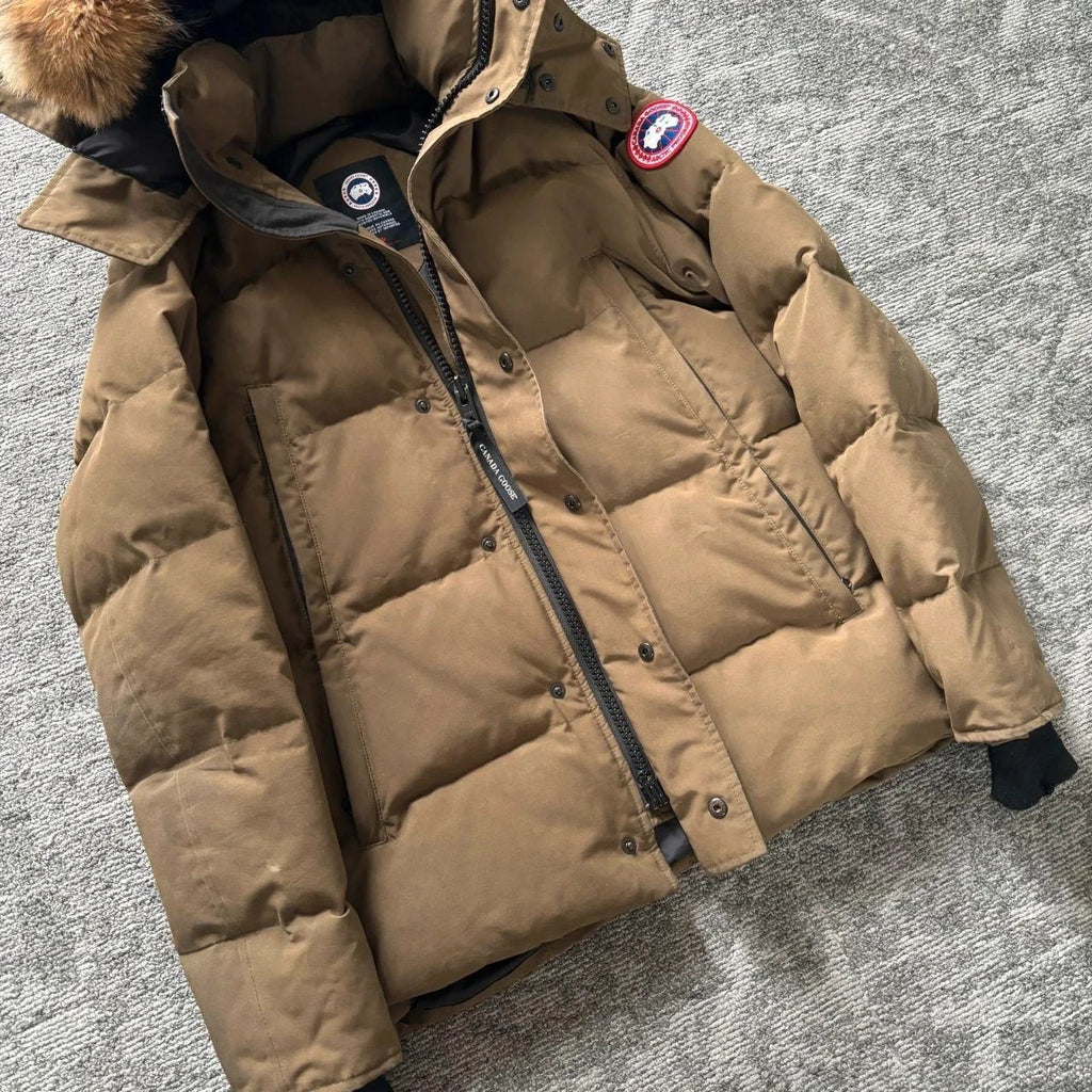 Canada Goose mens Wyndham khaki winter parka down coat size medium