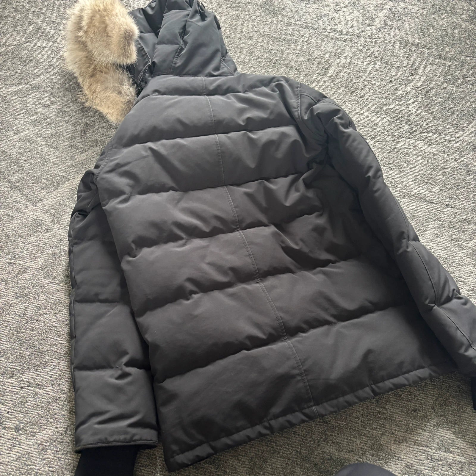Canada Goose mens black carson parka down coat size medium