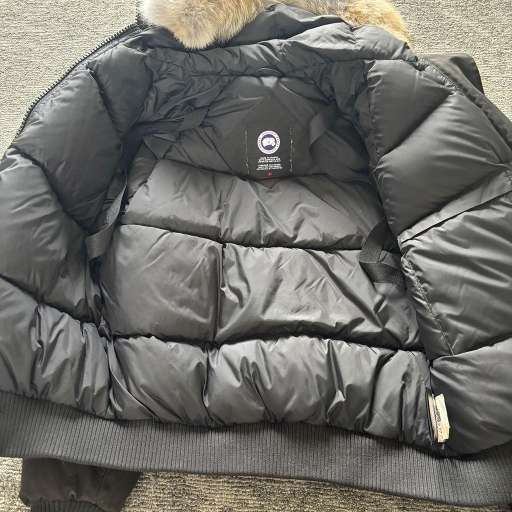 Canada Goose womens black chilliwack parka down coat size small