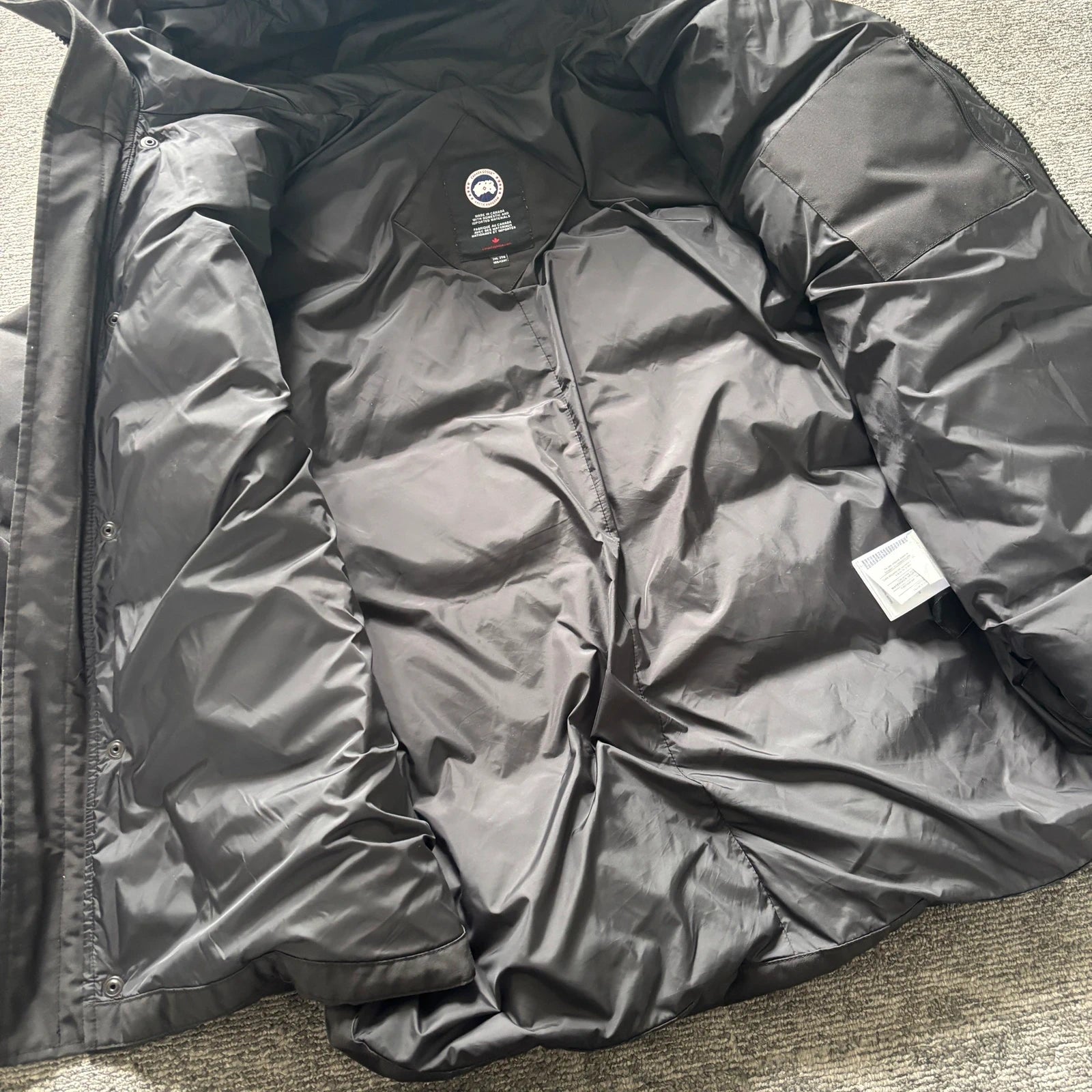 Canada Goose mens macmillan black winter parka down coat in size 2xl