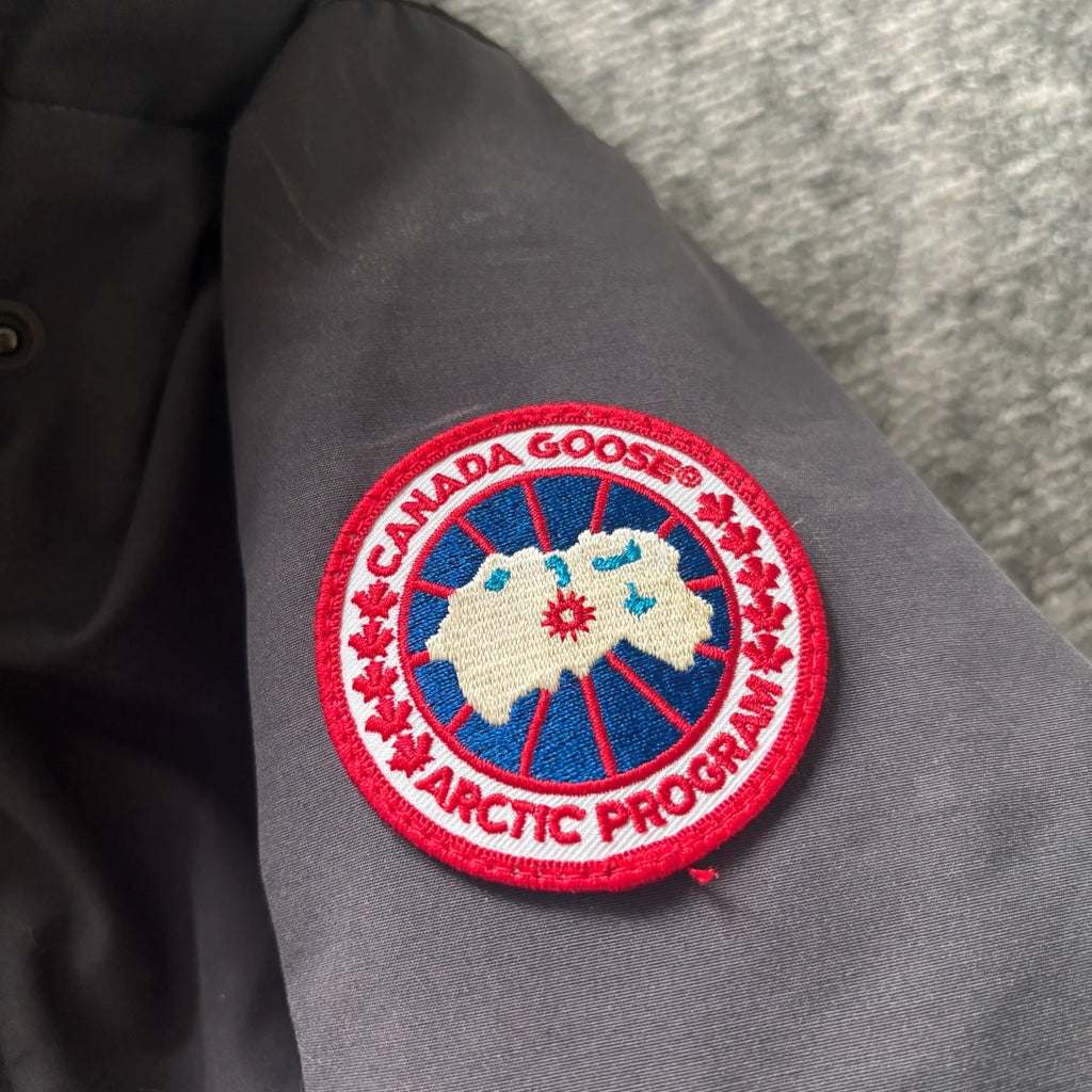 Canada Goose womens navy trillium parka down coat size xs