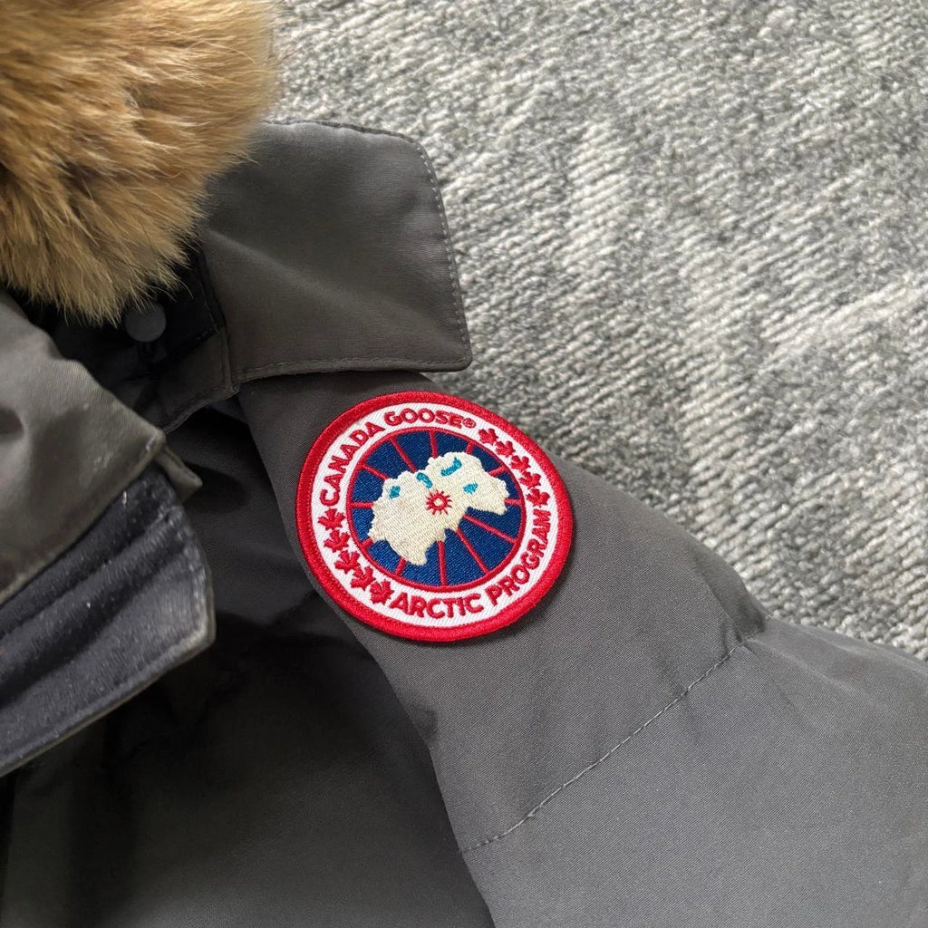Canada Goose womens chelsea grey winter parka coat in size XL