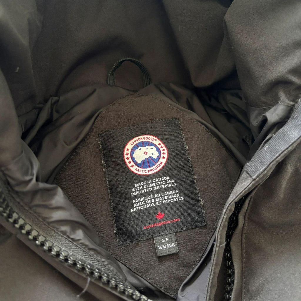 Canada Goose womens black chelsea parka down coat in size small